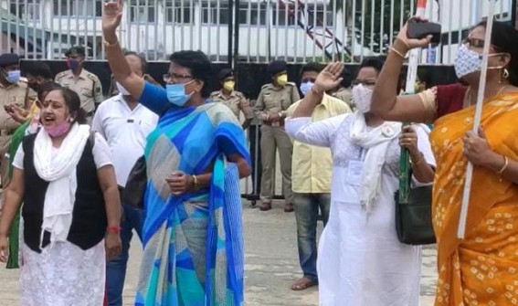 4 Minor Girls Gang-Rape incident : Congress Protests before Police HQ 4 Minor Girls Gang-Rape incident : Congress Protests before Police HQ